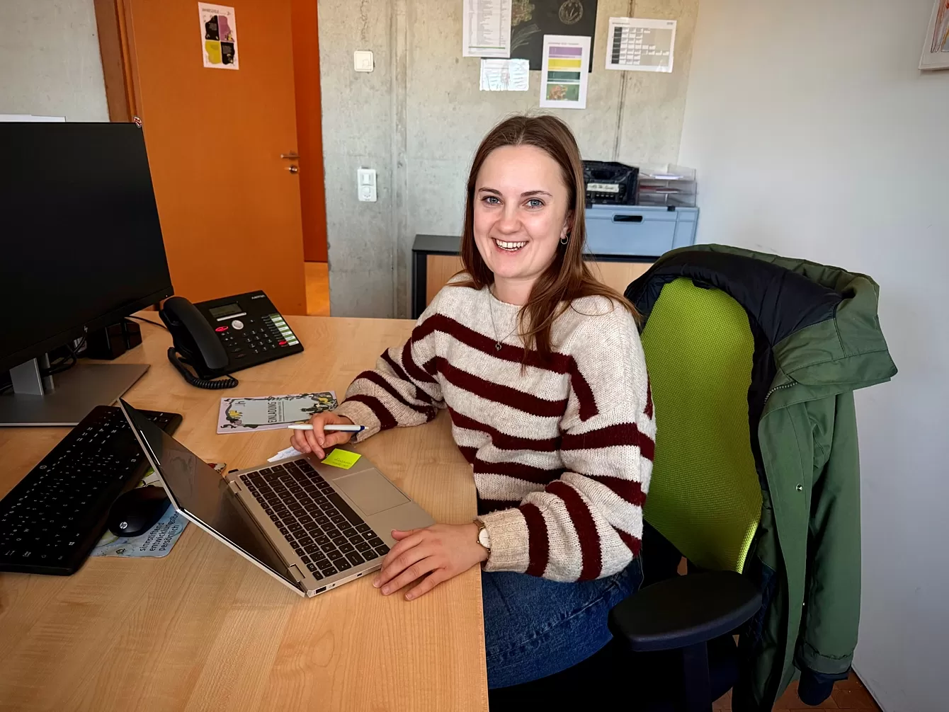 Leonie Seiler am Arbeits·platz